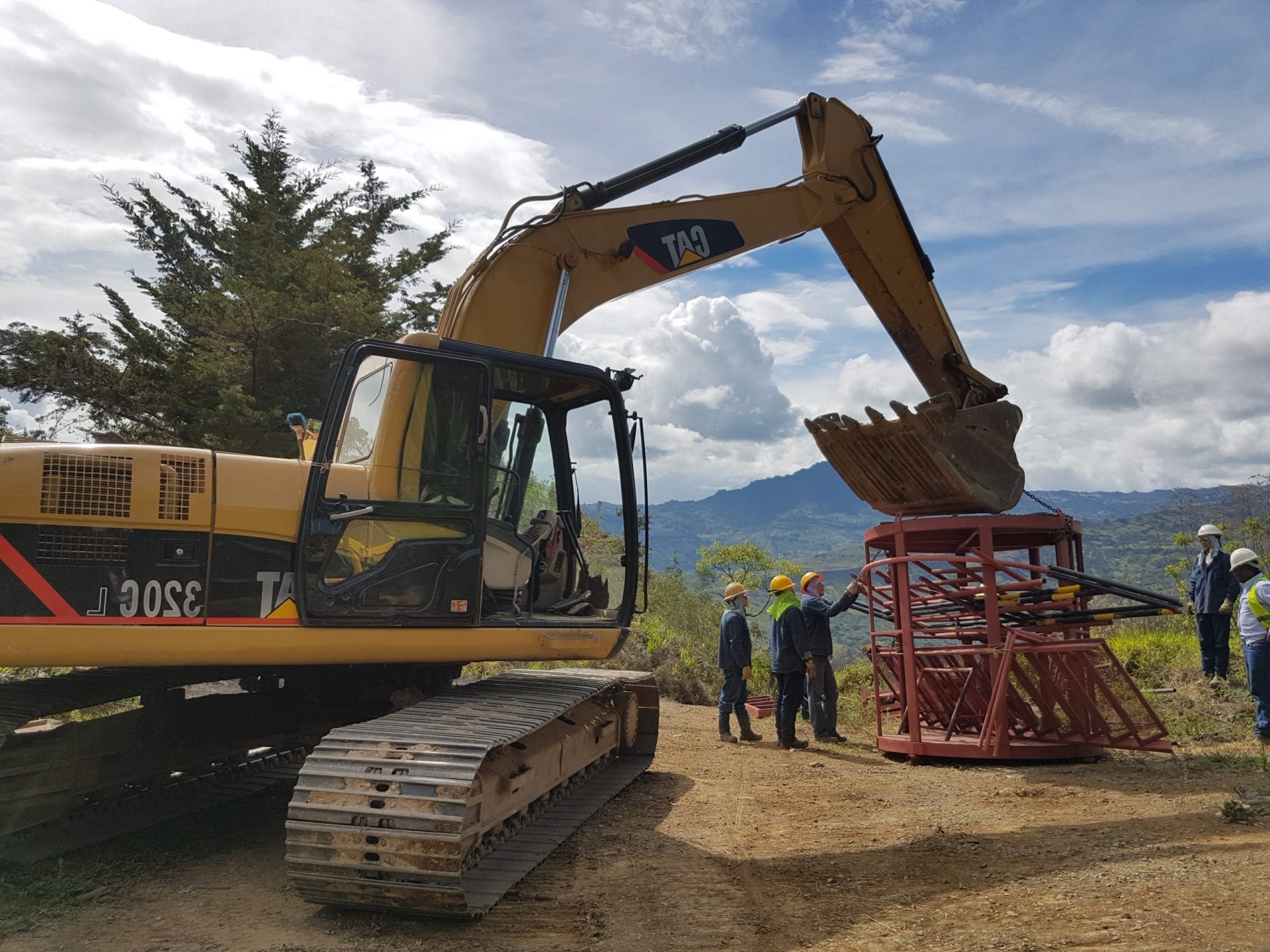 Diseño, fabricación y montaje de sistemas de izaje para inspección vertical PCH Tunjita