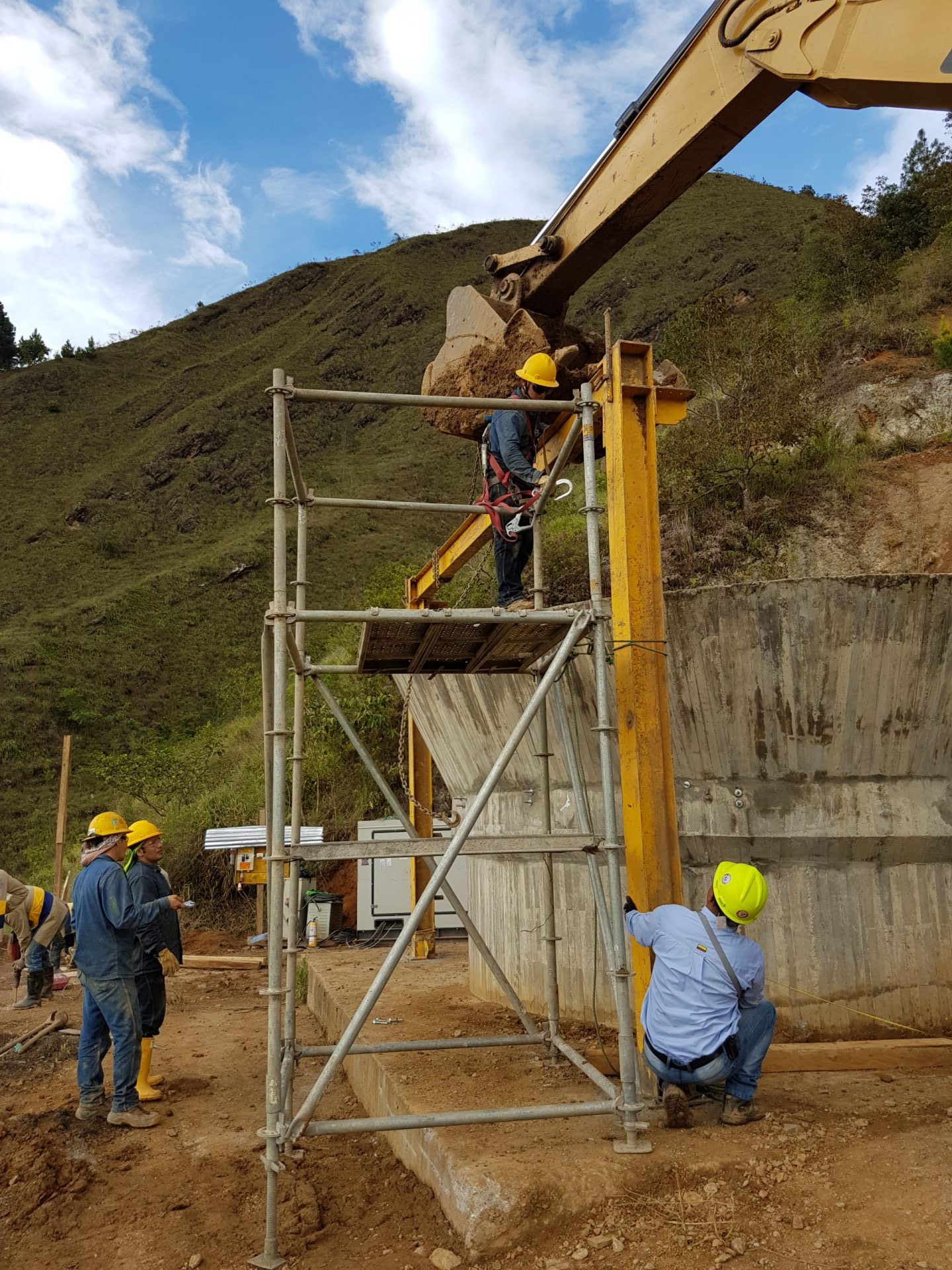 Diseño, fabricación y montaje de sistemas de izaje para inspección vertical PCH Tunjita