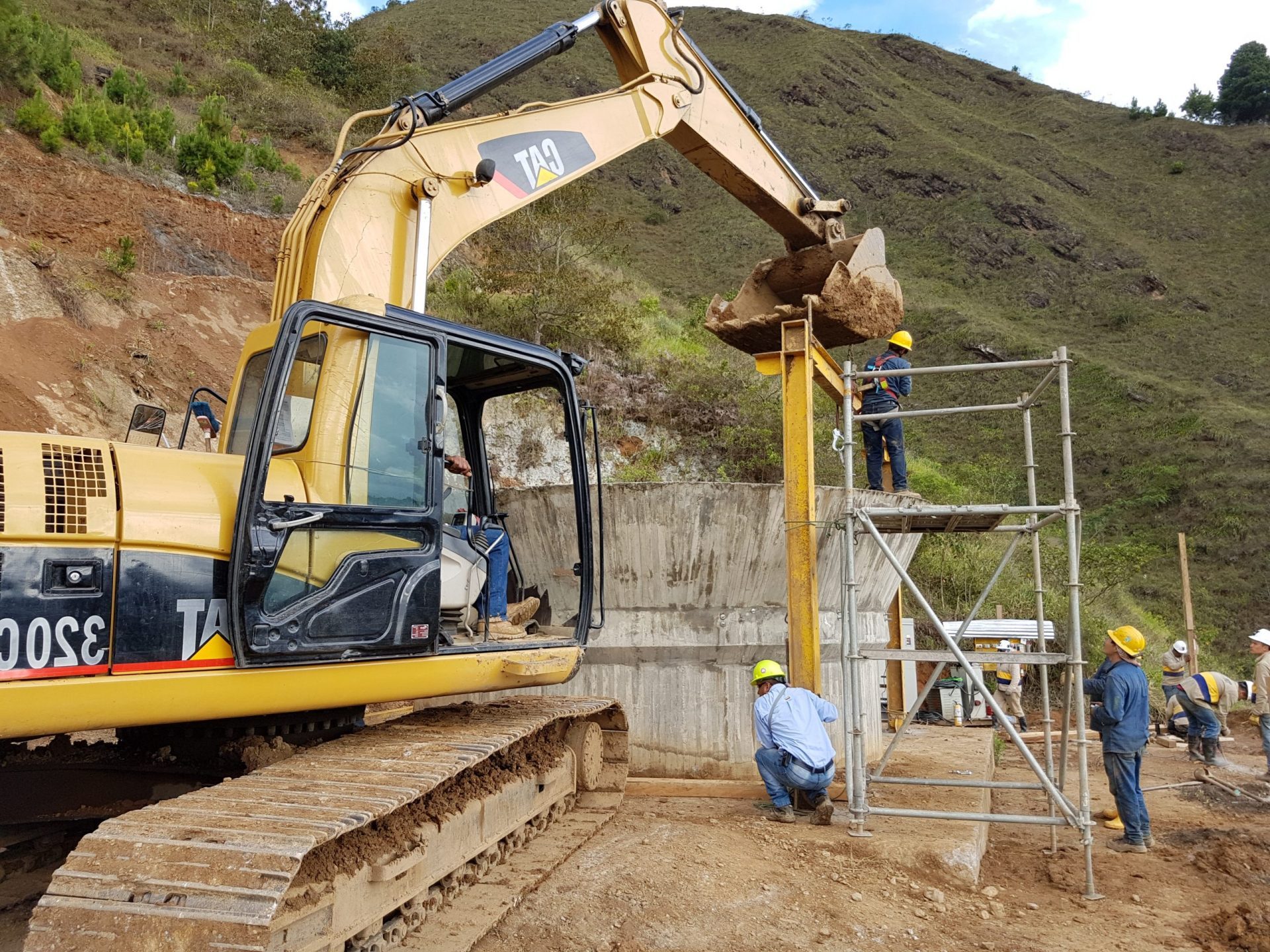 Diseño, fabricación y montaje de sistemas de izaje para inspección vertical PCH Tunjita