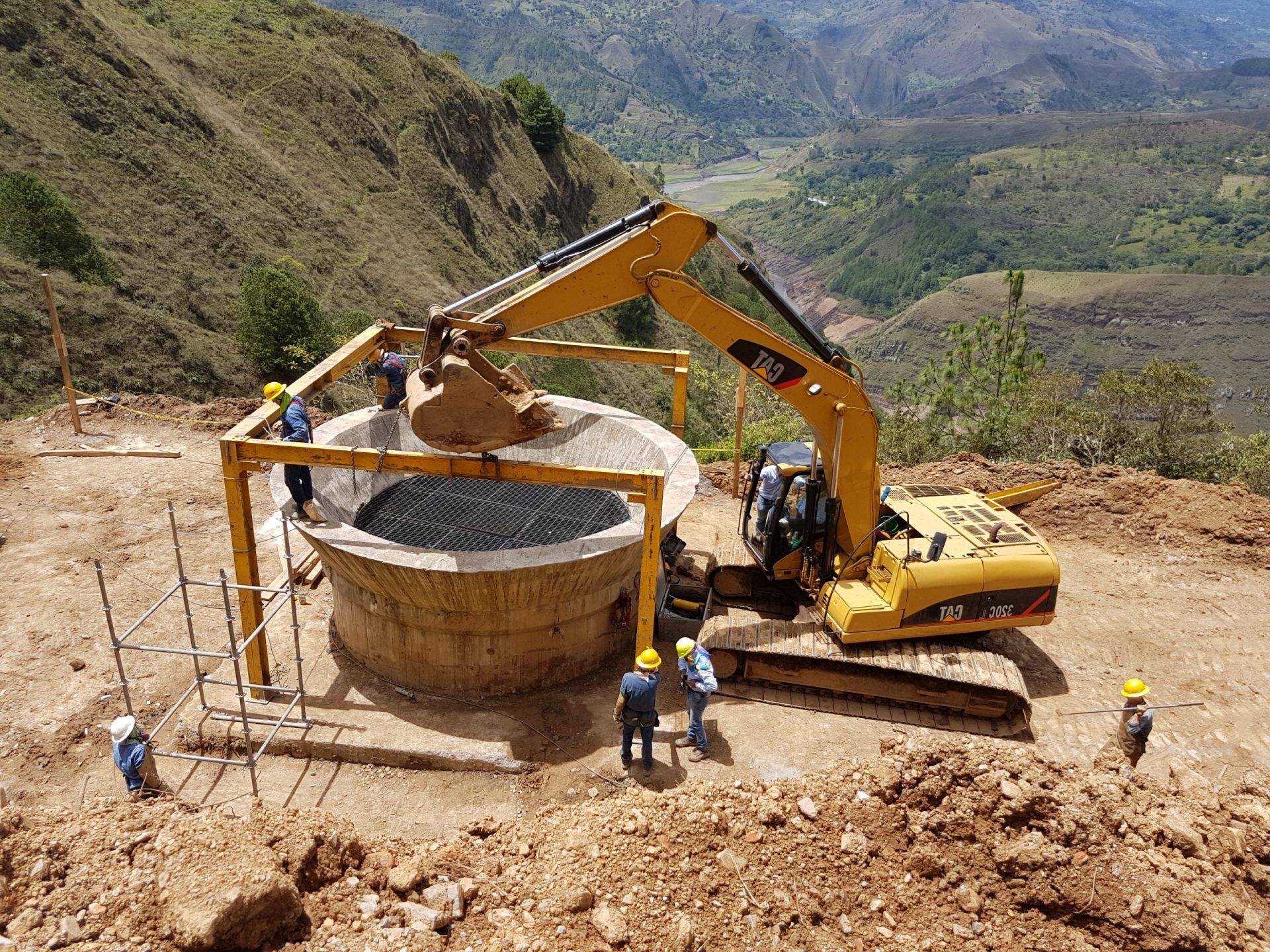 Diseño, fabricación y montaje de sistemas de izaje para inspección vertical PCH Tunjita