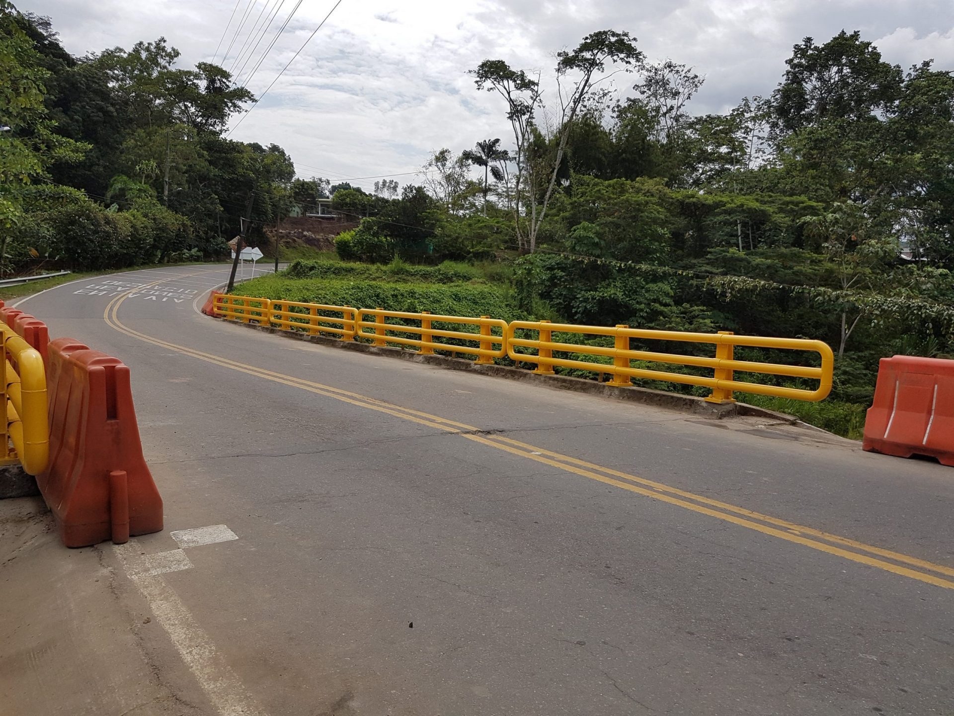 Fabricación e instalación de barreras vehiculares