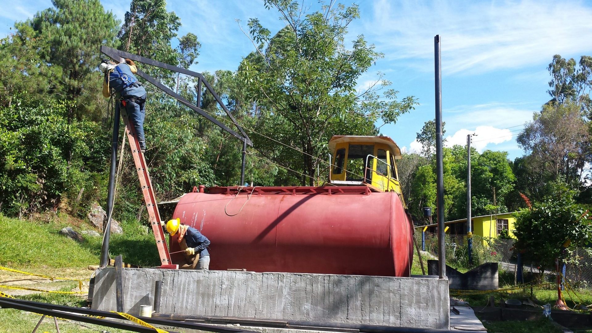 Diseño, fabricación y montaje de 2 tanques para almacenamiento de combustible