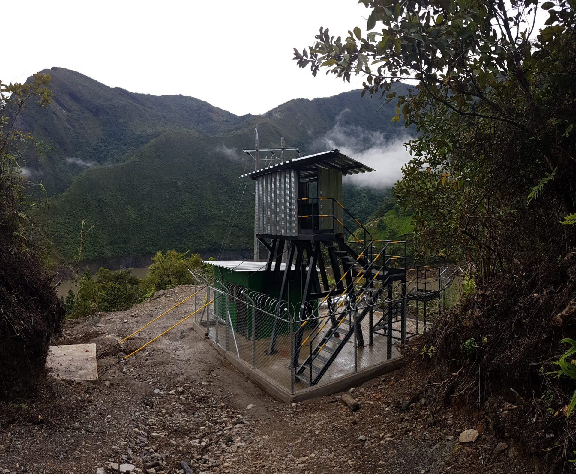 Diseño, fabricación y montaje de sistemas de izaje para medición de sedimentos del embalse la esmeralda