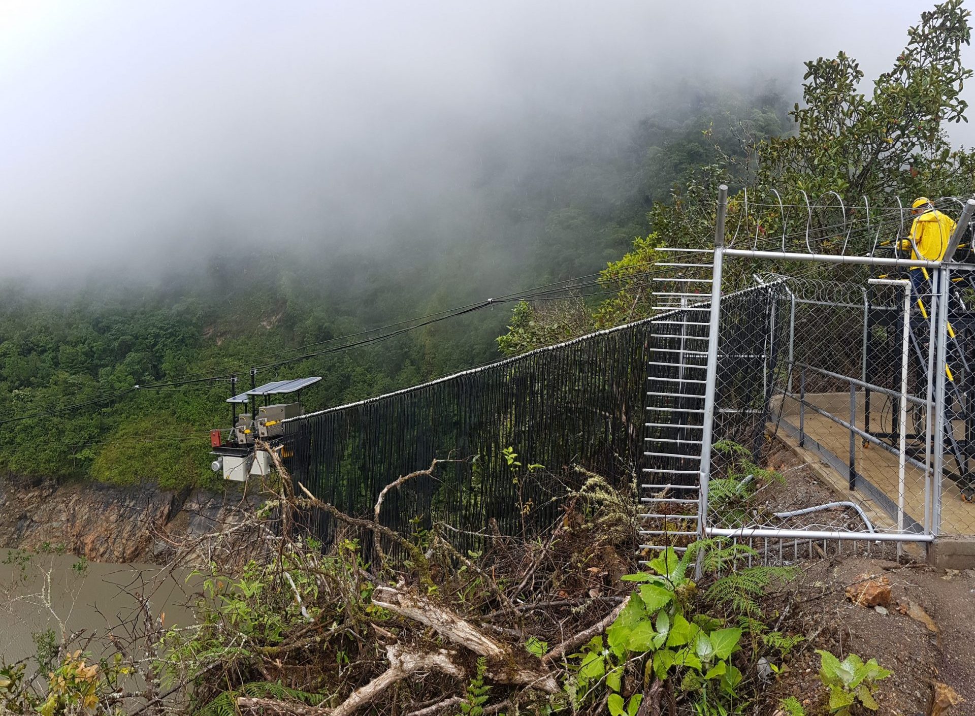 Diseño, fabricación y montaje de sistemas de izaje para medición de sedimentos del embalse la esmeralda